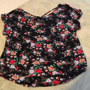 Kirra short sleeve top. Adorable!
